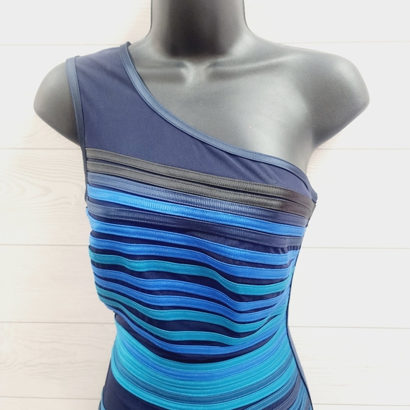 Halston Heritage Bodycon Cocktail Dress - Picture 2 of 8